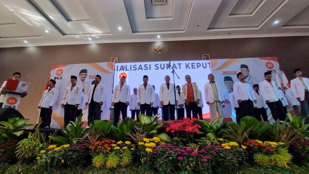 Ratusan Bakal Calon Anggota Dewan PKS Jawa Timur menerima Surat Keputusan (SK) langsung secara bersamaan dari Presiden PKS Ahmad Syaikhu (15/01/2023).