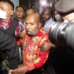 Gubernur Papua Lukas Enembe saat tiba di RSPAD Gatot Soebroto, Jakarta Pusat (10/1/2023).