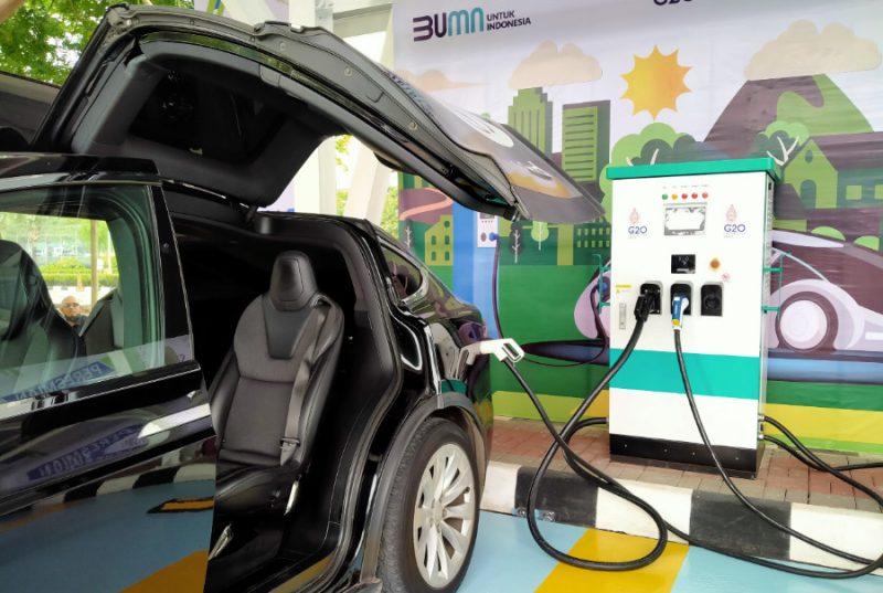 ilustrasi mobil listrik