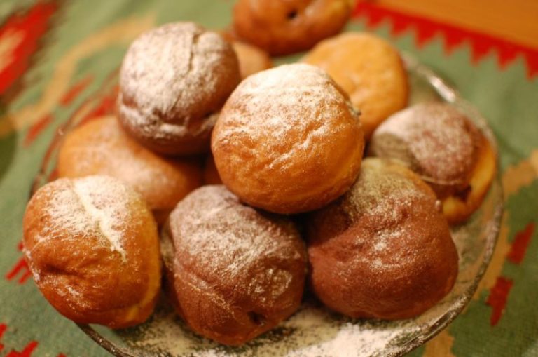 Kue Oliebollen, Donat Asal Belanda yang Lagi Viral dan Disebut Mirip Odading