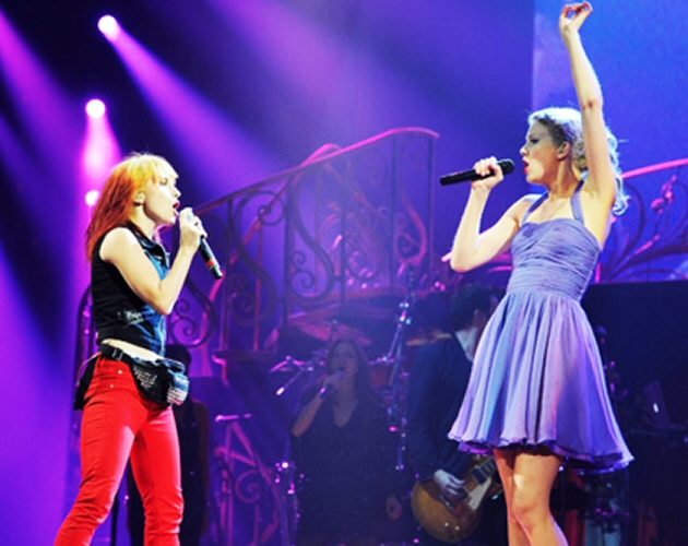 Taylor Swift dan Hayley Williams (vokalis Paramore)