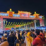 Gapura dan ribuan lampion yang menghiasi sepanjang jalan menyambut Tahun Baru Imlek 2023 di Jalan Urip Sumoharjo kawasan Pasar Gede Solo