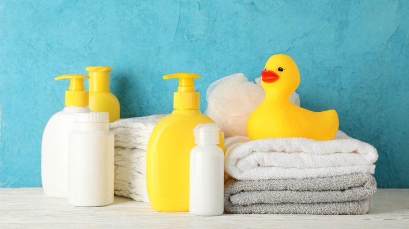 ilustrasi shampoo dan sabun bayi