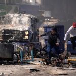 Warga Palestina bentrok dengan pasukan Israel di Kota Nablus (22/2/2023).