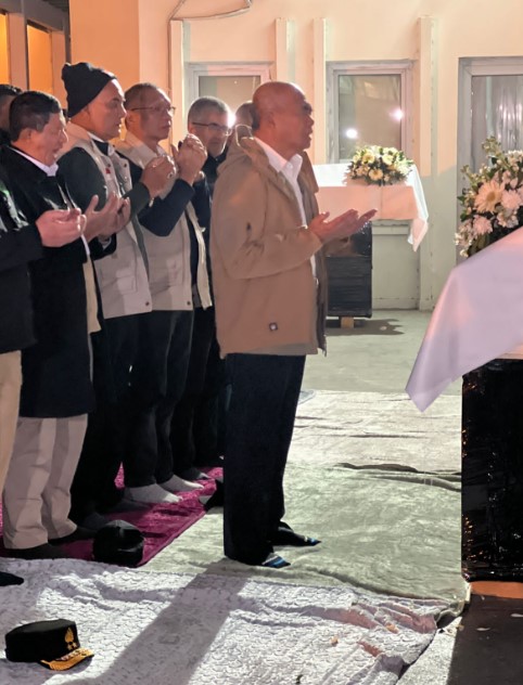 Menko PMK Muhadjir Effendy memimpin shalat jenazah WNI korban gempa bumi di Turki yaitu Irma Lestari.