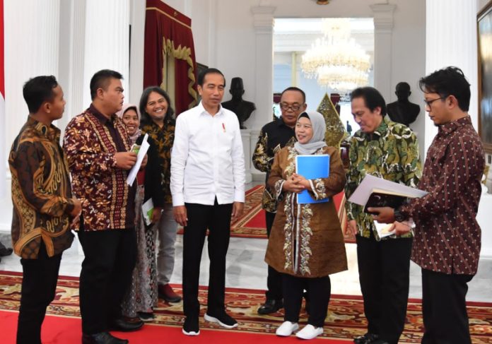 Presiden Joko Widodo menerima sejumlah pelaku perhutanan sosial (PS) di Istana Merdeka, Jakarta (31/01/2023) (Foto: Rusman - Biro Pers Sekretariat Presiden)