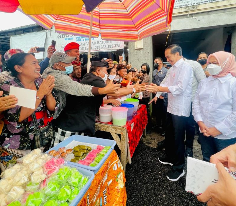 Presiden Jokowi dan Ibu Iriana tinjau Pasar Baturiti, Tabanan, Bali (02/02/2023) Foto: Laily Rachev - Biro Pers Sekretariat Presiden)
