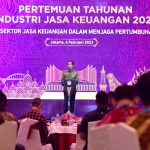 Presiden Joko Widodo dalam sambutannya saat menghadiri Pertemuan Tahunan Industri Jasa Keuangan (PTIJK) Tahun 2023 di Hotel Shangri-La, Jakarta (6/2/2023) (Foto: Lukas – Biro Pers Sekretariat Presiden)