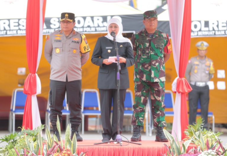 Pimpin Apel Gelar Pasukan Harlah 1 Abad NU, Gubernur Khofifah Ajak Semua Elemen Tingkatkan Sinergi  Pergerakan 1 Juta Warga NU Aman