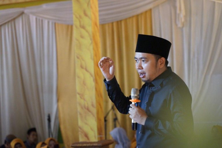 Gus Fawait Raih Penghargaan Tokoh Muda Penggerak Sholawat dari PWI Jember