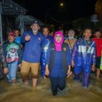 Gubernur Khofifah Gercep Tinjau Lokasi Terdampak Banjir Akibat Tanggul Jebol di Gresik 