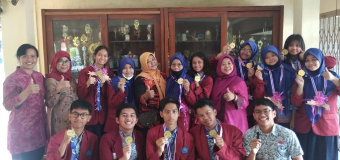 Alhamdulillah, Siswa Jatim Borong Gold Medal Bidang Innovative dan Environmental Science di AISEEF IYSA