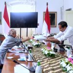 Presiden Joko Widodo menerima panitia seleksi (pansel) pemilihan calon anggota KPPU atau Komisi Pengawas Persaingan Usaha masa jabatan tahun 2023-2028 di Istana Kepresidenan Bogor, Kota Bogor, Provinsi Jawa Barat (27/2/2023) (Foto: Rusman – Biro Pers Sekretariat Presiden)