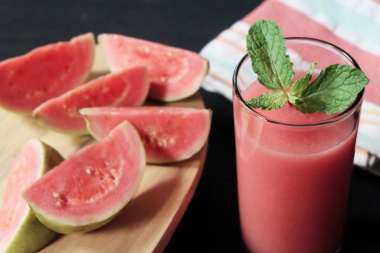 Mitos atau Fakta Minum Jus Jambu Bisa Obati DBD? Ini Penjelasan Dokter