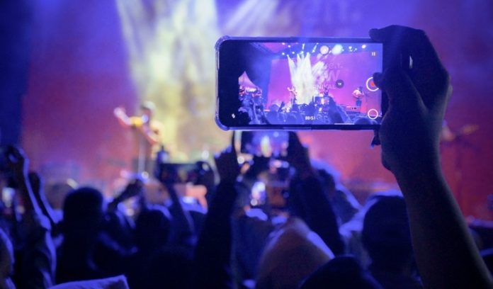 ilustrasi konser musik