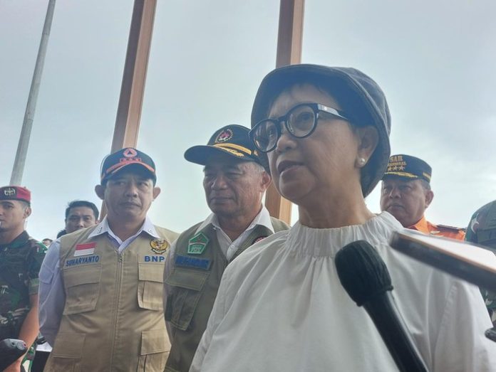 Menteri Luar Negeri (Menlu) Retno Marsudi saat berada di Lanud Halim Perdanakusuma, Jakarta (21/2/2023).