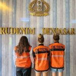 Ditjen Imigrasi Kementerian Hukum dan HAM menangkap dan menerbangkan 3 WNA asal Rusia kembali ke negara asalnya.