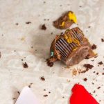 ilustrasi makanan jatuh