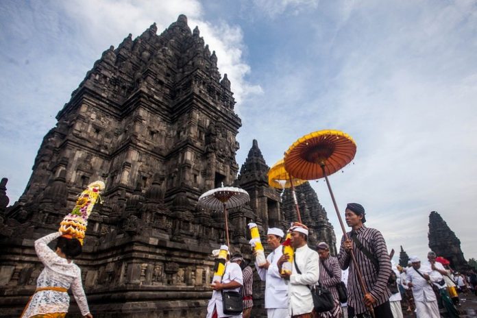 ilustrasi Umat Hindu merayakan Hari Raya Nyepi di Candi Prambanan