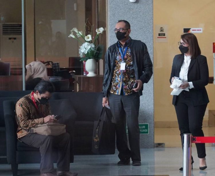 Rafael Alun Trisambodo tiba di Gedung Merah Putih KPK, Jakarta Selatan sekitar pukul 07.52 WIB.