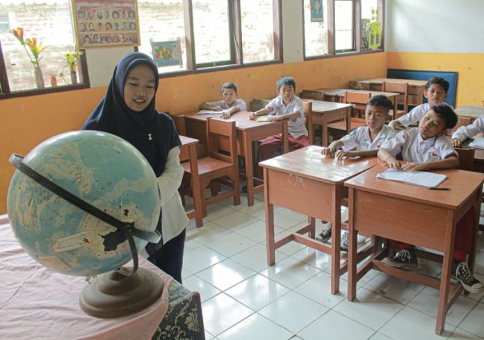 ilustrasi guru honorer