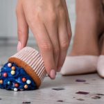 ilustrasi makanan jatuh