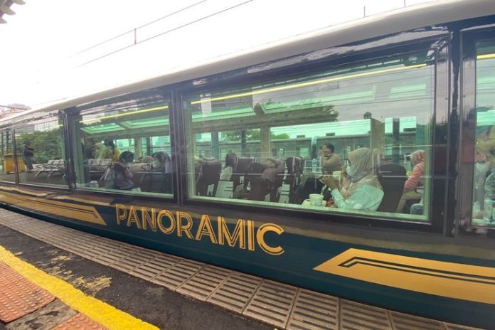 Kereta Panoramic