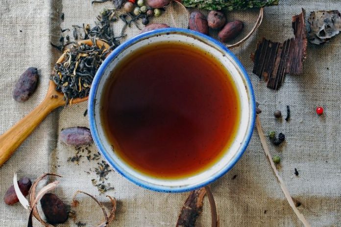 ilustrasi teh detoks