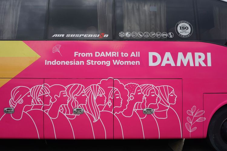 DAMRI Operasikan Bus Pink