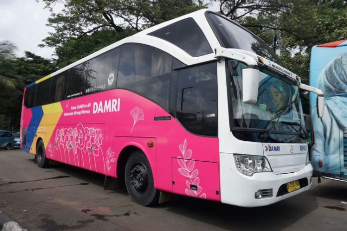 DAMRI Operasikan Bus Pink