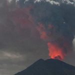 Gunung Agung di Bali Erupsi Besar.