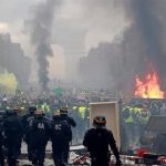 Prancis Rusuh Jalanan Seperti Medan Perang Imbas Demonstrasi Besar-besaran