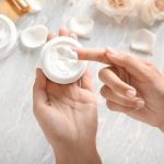 ilustrasi skincare share in jar