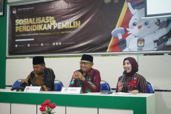 Gelar Sosdiklih KPU Jatim Sasar Segmen Pemilih Pemula Siswa -Siswi MTsN 1 Mojokerto