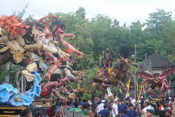 Mengenal Sejarah Ogoh-Ogoh