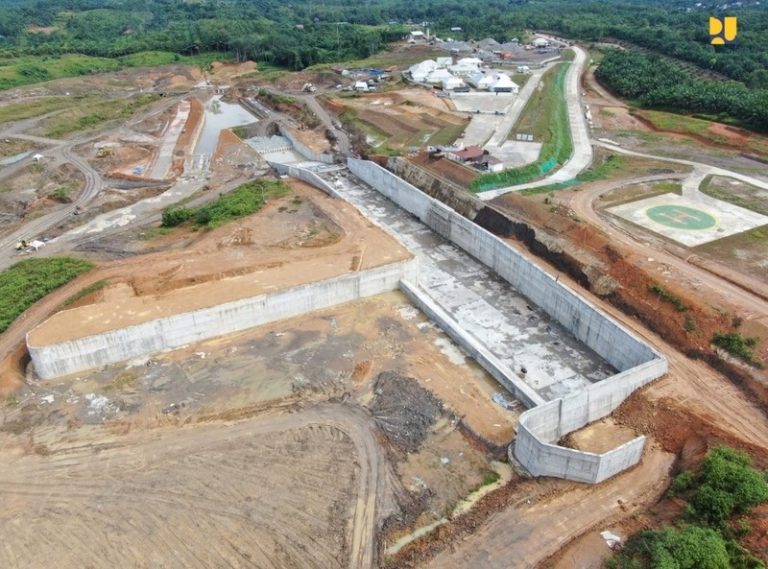 Bendungan Sepaku Semoi