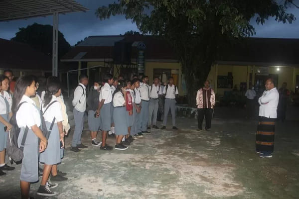 Siswa SMA di Kupang Masuk Jam 5 Pagi