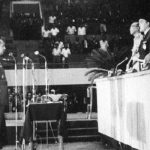 MPRS Cabut Mandat Soekarno.