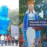 Patung Bunda Maria Ditutup Terpal