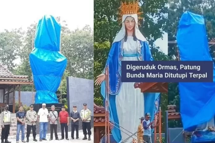 Patung Bunda Maria Ditutup Terpal