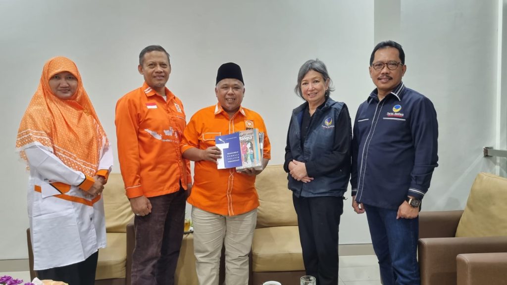 Ketua DPW Partai Nasdem Jatim dan jajarannya kunjungi PKS Jatim (2/3/2023).