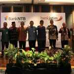 Bank Jatim dan Bank NTB melakukan penandatanganan Perjanjian Kerja Sama (PKS) sinergi bisnis yang bertempat di Double Tree Hilton Surabaya (8/3/2023).