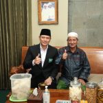 Ketua Umum (Ketum) Partai Demokrat Agus Harimurti Yudhoyono (AHY) silaturahmi ke Ponpes Progresif Bumi Sholawat, kabupaten Sidoarjo kediaman Wakil Rais Pengurus Wilayah Nahdlatul Ulama (PWNU) Jatim, KH Agoes Ali Masyhuri pada Rabu (7/3/2023).