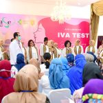 Ibu Iriana saat meninjau pemeriksaan tes IVA yang digelar di Mahan Agung, Rumah Dinas Gubernur Lampung (8/3/2023) (Foto: Muchlis Jr – Biro Pers Sekretariat Presiden)