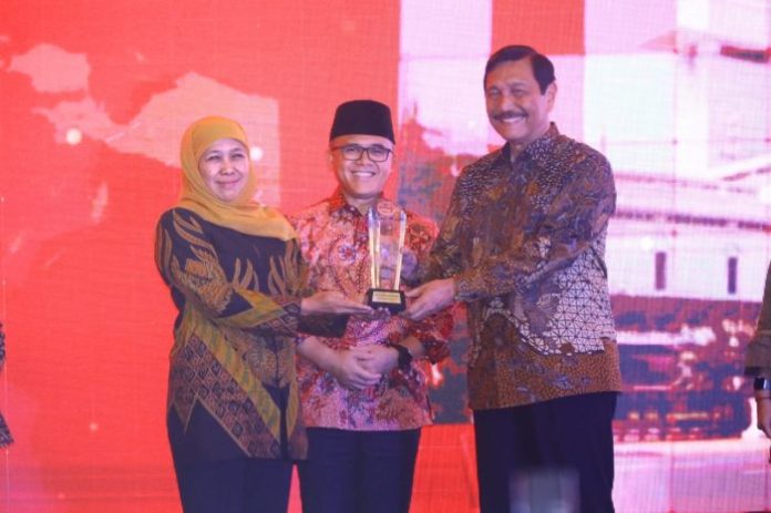 Gubernur Jatim Raih Penghargaan Digital Government Award dari KemenPAN-RB
