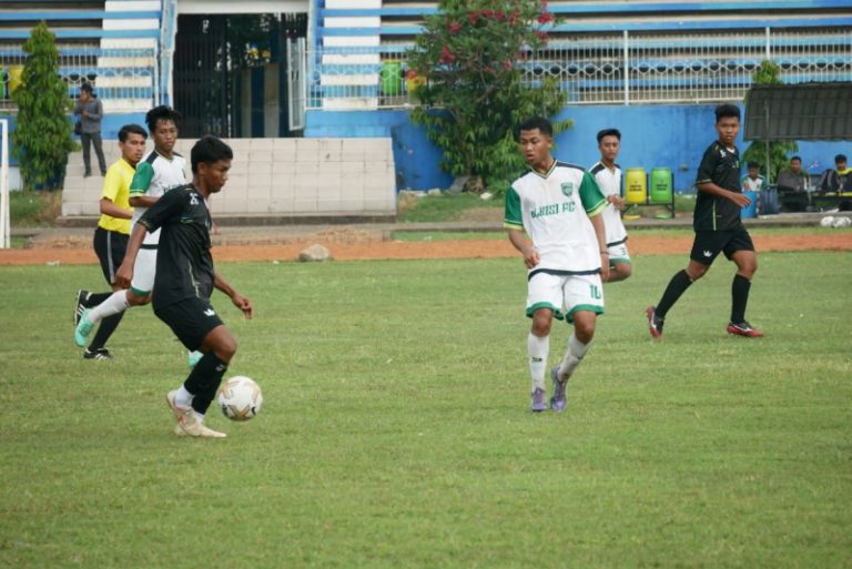 Tim sepakbola Porprov Kabupaten Mojokerto saat lawan sepak bola kediri minggu lalu
