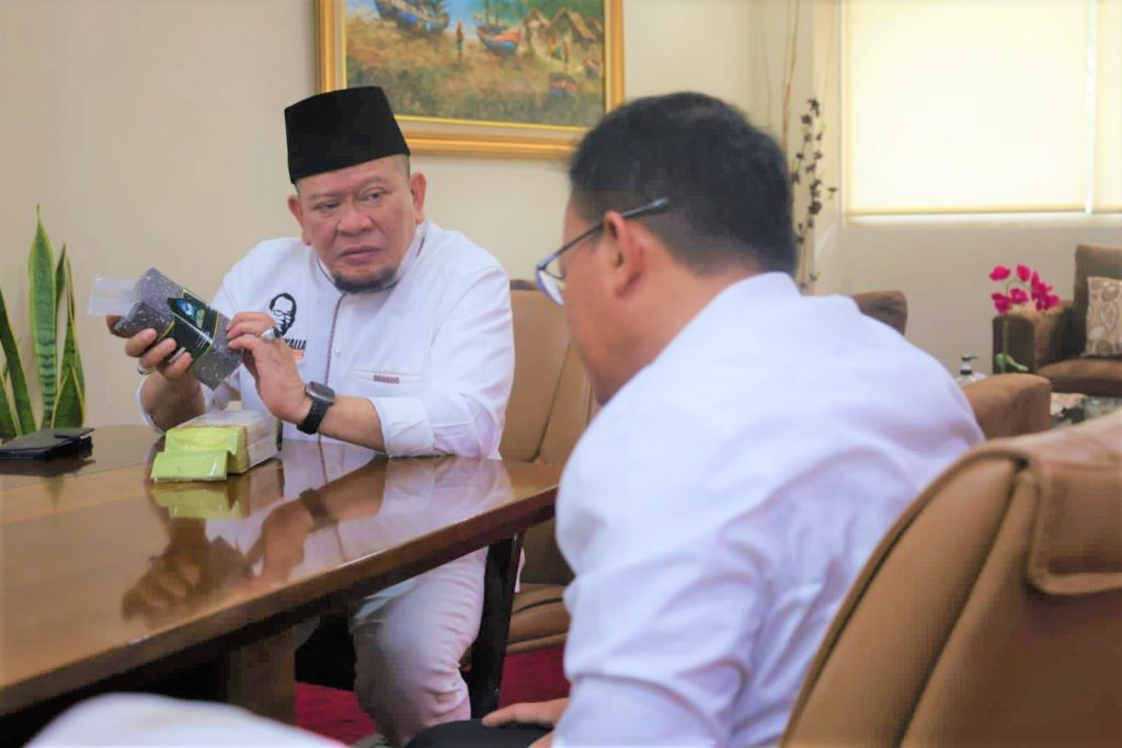 Ketua DPD RI, AA LaNyalla Mahmud Mattalitti, kunjungi Kantor Bulog Jatim, Selasa (28/3/2023).