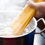 ilustrasi merebus pasta