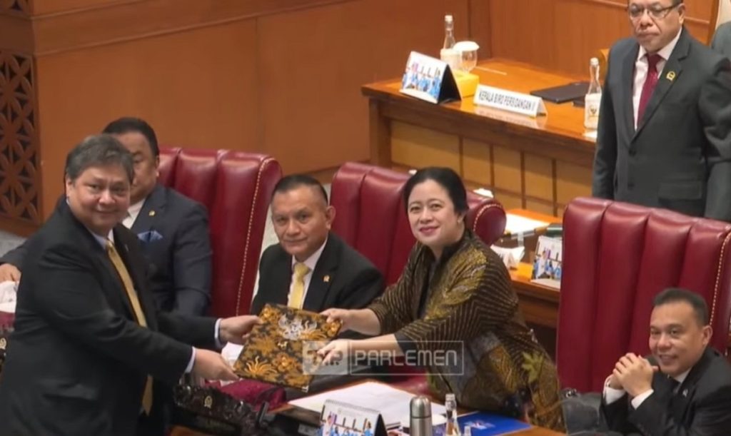 DPR RI resmi mengesahkan Perppu Ciptaker menjadi Undang-Undang (UU) dalam rapat paripurna di Gedung DPR, Senayan, Jakarta Pusat (21/3/23).