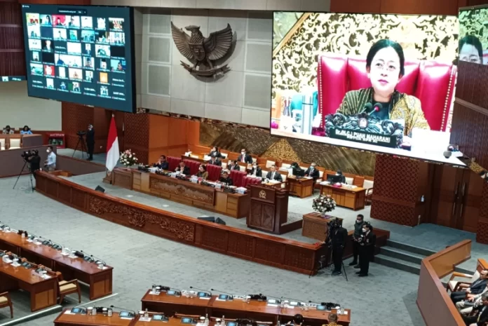 DPR RI resmi mengesahkan Perppu Ciptaker menjadi Undang-Undang (UU) dalam rapat paripurna di Gedung DPR, Senayan, Jakarta Pusat (21/3/23).
